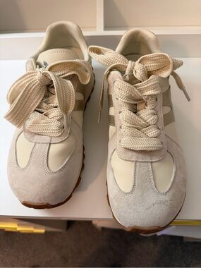 Somiliss Cream Suede & Leather Retro Runner Sneakers. Size 8.5